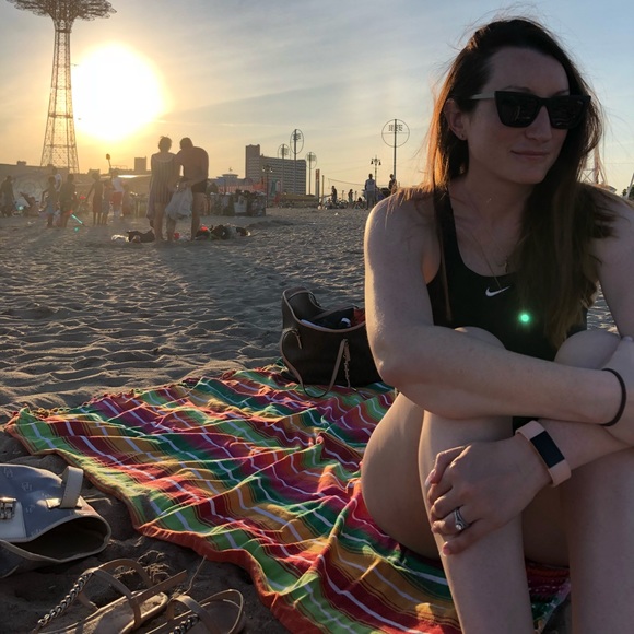 Meet your Posher, Lita - Picture 3 of 4